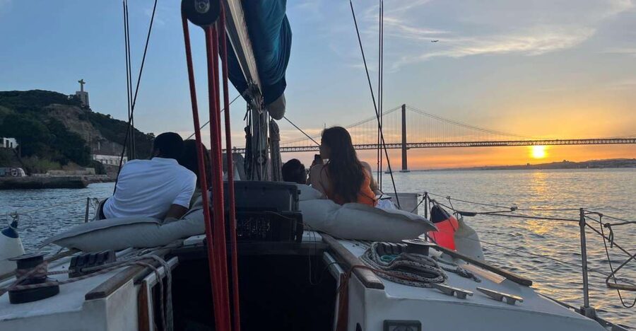 Lisbon Sunset Sensations 2h Cruise - Tagus River Sailing With Stories About Portugal and Discoveries