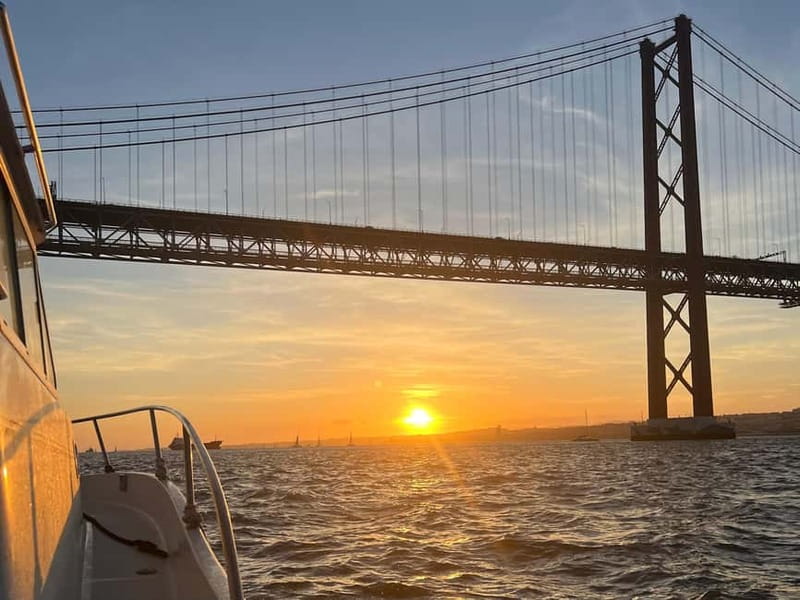 Lisbon: Sunset Tour on a Cozy Boat - A Cozy Tagus Sunset, with Comfort Built In