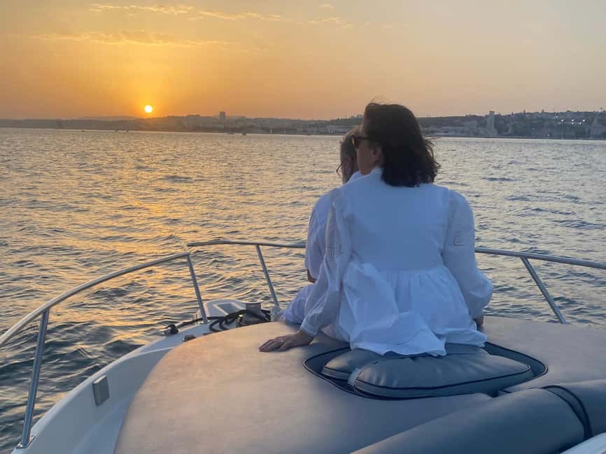 Lisbon: Sunset Tour on a Cozy Boat - Torre de Belém and Padrão dos Descobrimentos at Golden Hour