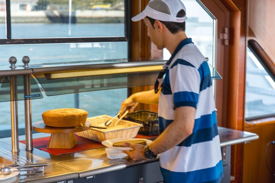 Lisbon: Tagus River Cruise With Brunch - Brunch on board: included, basic, and worth planning around