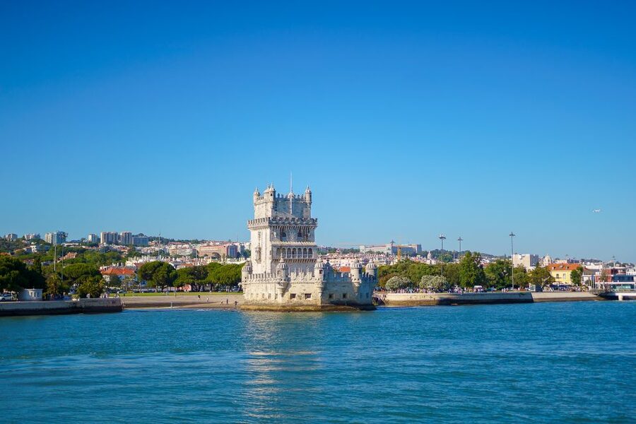 Lisbon: Tagus River Cruise with Welcome Drink - Deck Choice and Audio Guide Tips: How to Get the Best Stories
