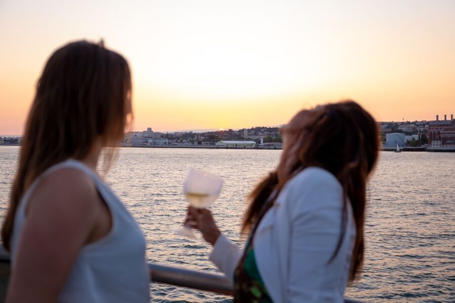 Lisbon: Tagus River Sunset Tour with Snacks and Drink - Key highlights worth aiming for