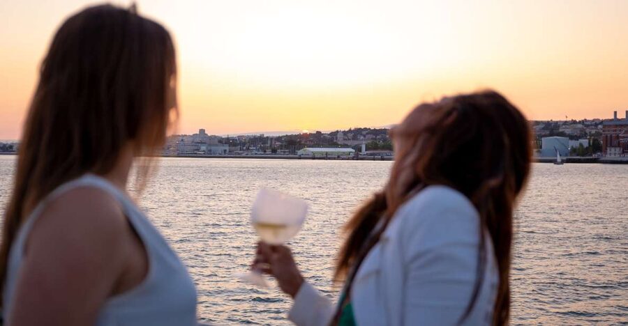 Lisbon: Tagus River Sunset Tour with Snacks and Drink - Why the Tagus River is Lisbon’s best sunset lesson