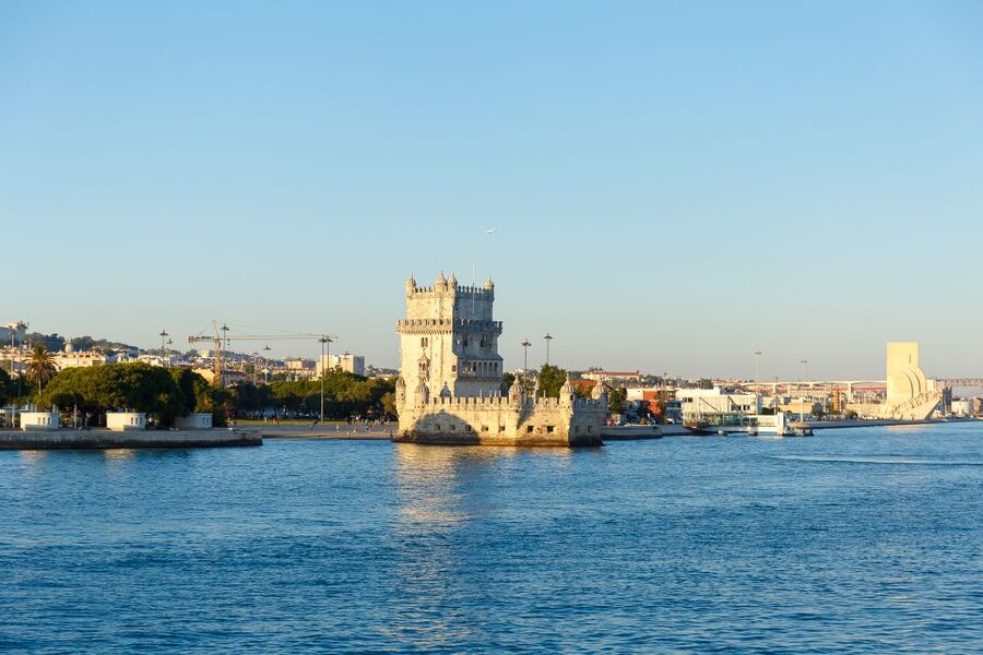 Lisbon: Tagus River Sunset Tour with Snacks and Drink - Monument to the Discoveries and Belém Tower: icons with different attitudes