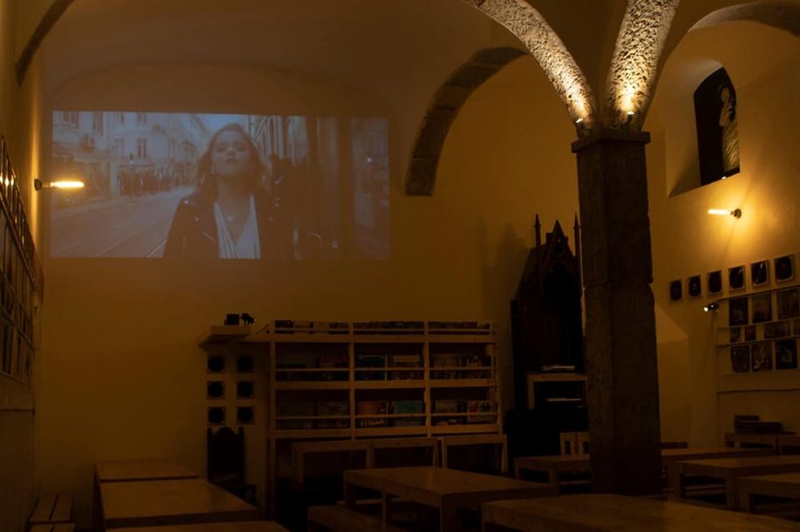 Lisbon: Tapas & Drinks with Fado Live Performance - Staff energy and the human side of the evening