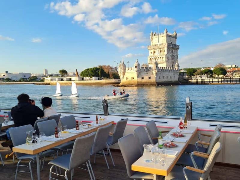 Lisbon: Tejo River Sightseeing Cruise - Onboard bistro, Wi-Fi, and how the audio guide actually works