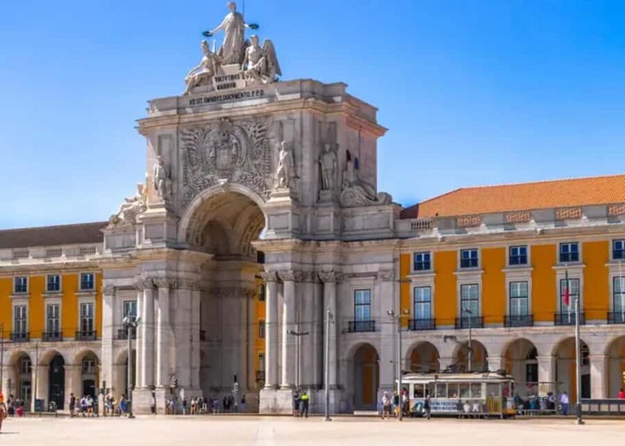 Lisbon Through the Eyes of a Local - Food and Walking Tour - St. Dominic’s Square and Church: quick stops with big context