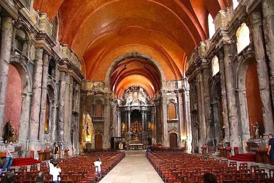 Lisbon Through the Eyes of a Local - Food and Walking Tour - Lisbon Cathedral area: history and atmosphere without museum fatigue