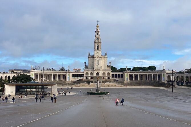Lisbon to Fatima/Batalha/Nazare & Obidos guided tour 8pax group - Why This Lisbon to Fatima to Obidos Tour Makes Sense in One Day