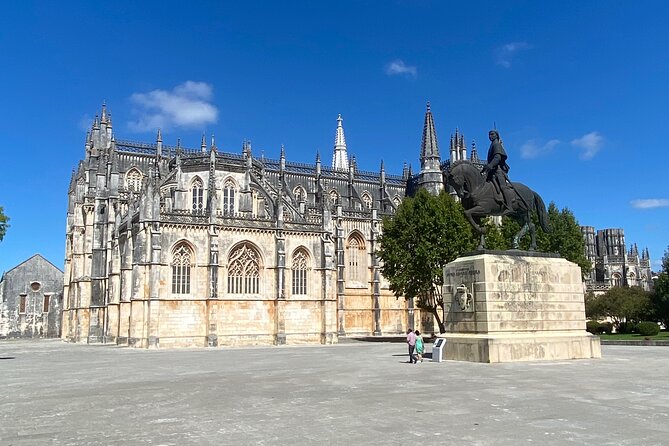 Lisbon to Fatima/Batalha/Nazare & Obidos guided tour 8pax group - Pickup, Van Comfort, and How the Day Is Structured