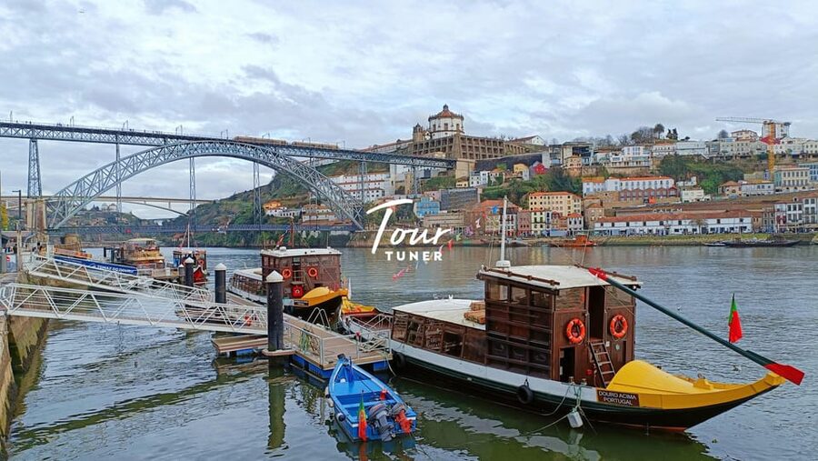 Lisbon: To Porto, Day Trip & Transfer with Stops in 3 Cities - Quick hits before you go