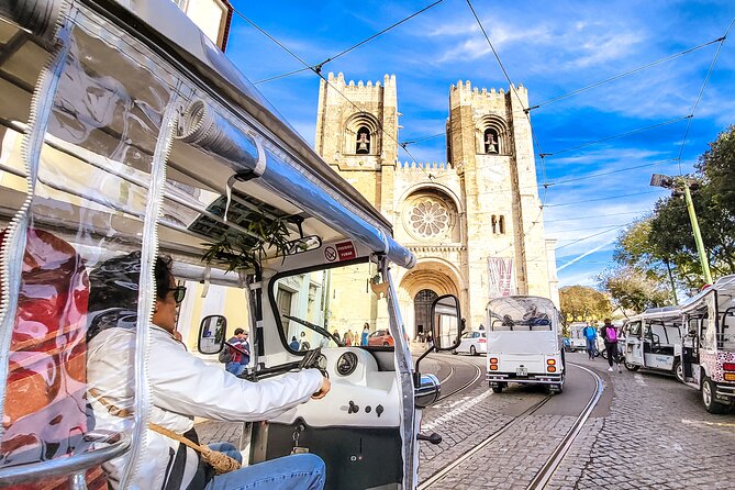 Lisbon tour Oldtown & Viewpoints on a tuktuk - Stop 1: Lisbon Cathedral (Sé), a quick look that sets the tone