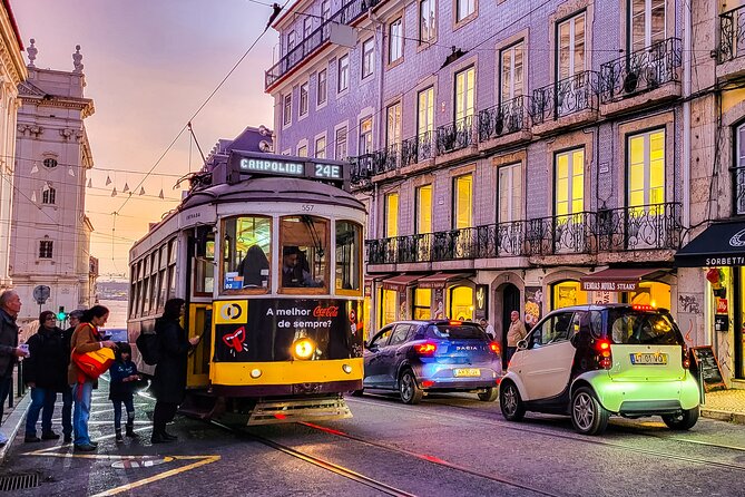 Lisbon tour Oldtown & Viewpoints on a tuktuk - Portas do Sol viewpoint: the Tagus photo you will actually want