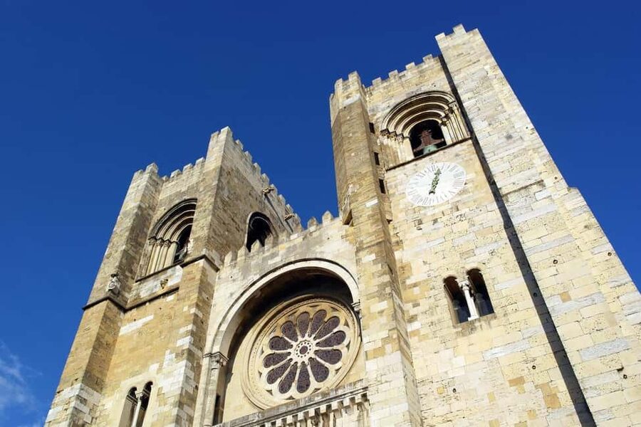 Lisbon Tour: Walled City, Alfama & Viewpoints - Santo Estevão Belvedere and Largo Portas do Sol: two viewpoints close together