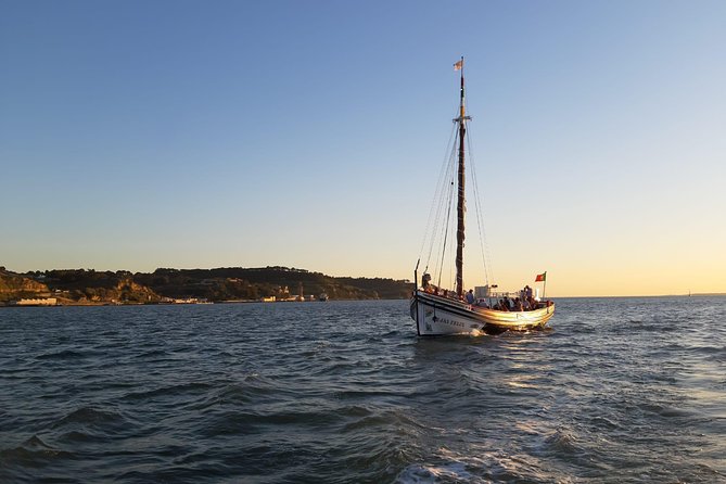 Lisbon Traditional Boats - Guided Sightseeing Cruise - Seating, weather, and when to arrive for the best experience