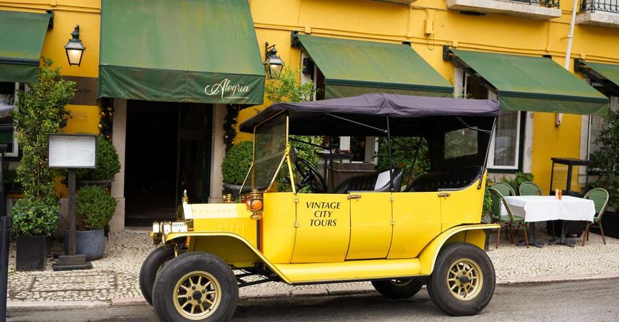 Lisbon: Tuk Tuk City tour with vintage car - Chiado and Baixa de Lisboa: adding Contrast and Central Squares