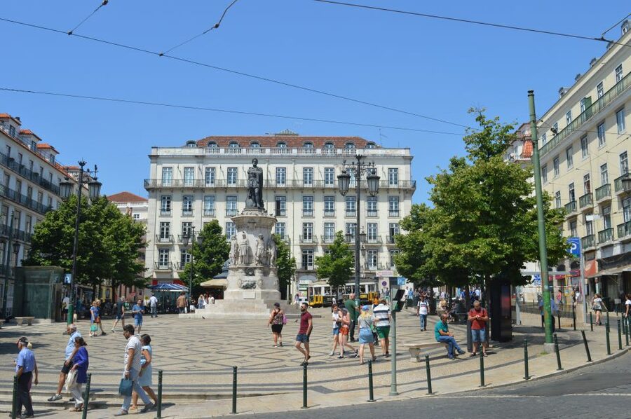 Lisbon: Walking Tour in the Center (Max 12 Participants) - Finishing at Praça do Comércio and Arco de Rua Augusta by the water