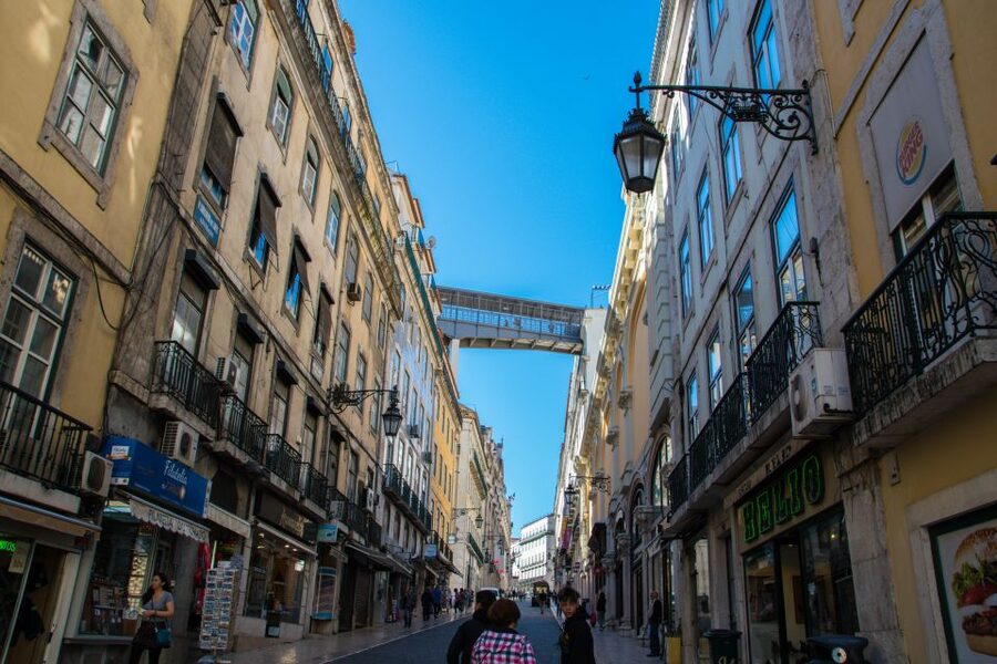 Lisbon with Tukxi: Historical Secrets by Tuk-Tuk - Alfama Starts the Story: Old Streets, Santa Luzia, and the Sé Cathedral