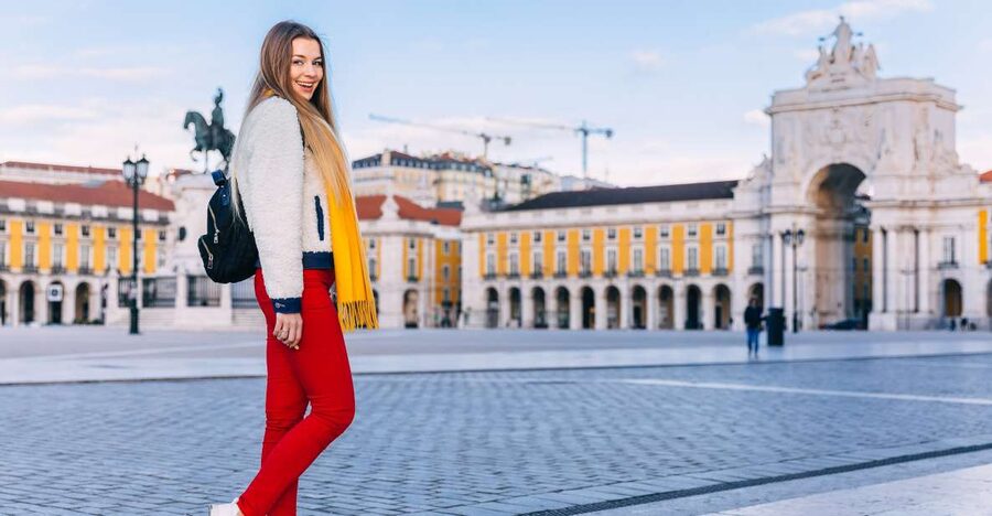 Loving Lisbon: Capture Your Memories with a Photoshoot! - Meeting under the Rua Augusta Arch, and finding your photographer fast