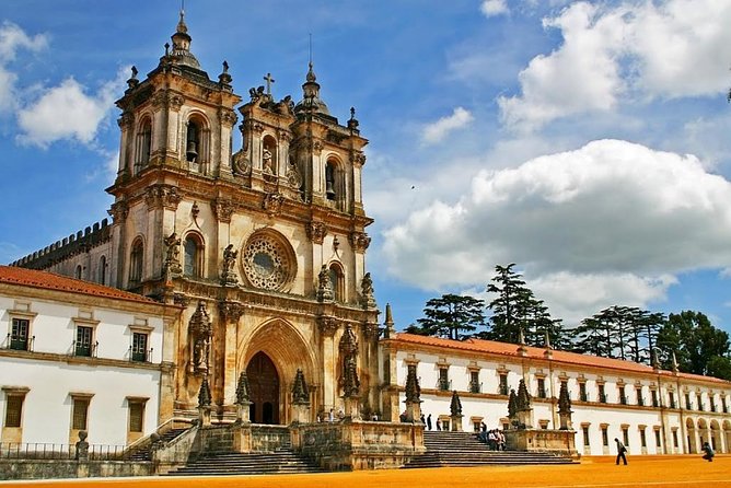 Medieval Knights Templar and Alcobaça Private Day Trip from Lisbon - The return drive to Lisbon, and how to end the day well