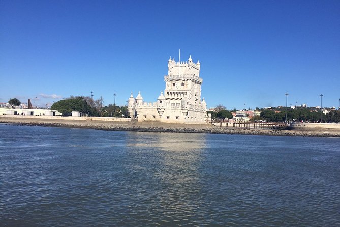 Morning Sailing Tour in Tagus River from Lisbon - Light refreshments onboard, and why the vibe stays relaxed