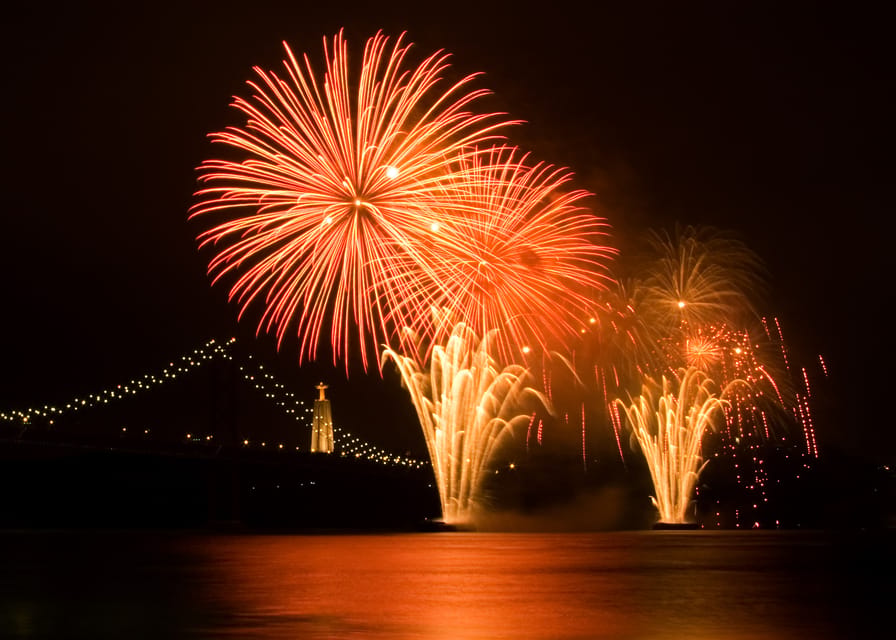 New Year’s Eve Luxury Boat – DJ, Buffet & Open Bar - Glass-Closed Comfort Makes NYE Feel Easier