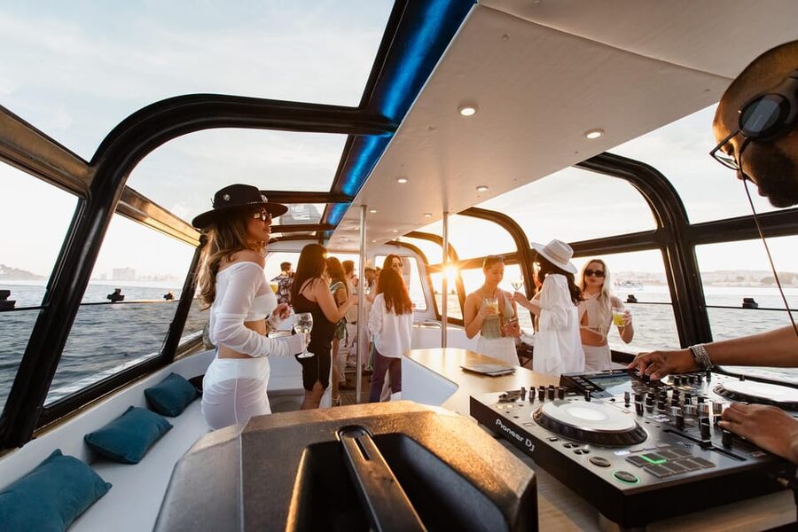 New Year’s Eve Luxury Boat – DJ, Buffet & Open Bar - Food on Board: Portuguese Buffet, Pastel de Nata, Sweets, and Fruit