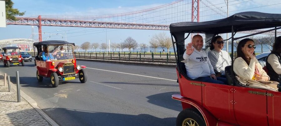 Nostalgic Lisbon Tuk Tuk Tour: Hidden Gems - Pastéis de Belém: The Stop That Sells Itself