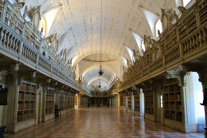 Óbidos historic village and Mafra Palace Private Tour - The guides: why private changes the whole day