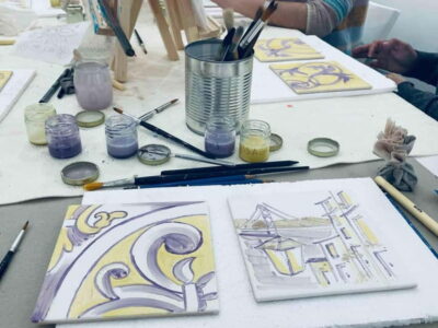 Paint your tile and create your unique piece in an art gallery in Lisbon