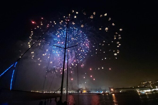 Passing the Year in a Boat with Champagne and Fireworks - A Small Boat, Big New Year Energy on Lisbon’s Water