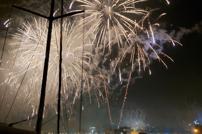 Passing the Year in a Boat with Champagne and Fireworks - Where You Meet, and How to Get There Without Stress