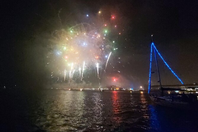 Passing the Year in a Boat with Champagne and Fireworks - Terreiro do Paço and Praca do Comercio: The Fireworks Moment