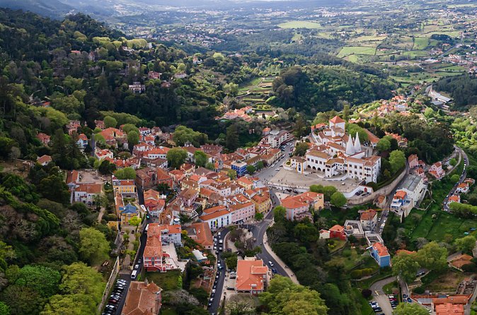 Pena Palace, Sintra, Roca Cape & Cascais on comfortable van - Time, pace, and what to bring for a 9-hour day