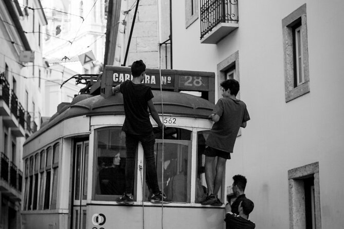 Photography Workshop-Tour in Alfama - Lisbon - Alfama is a photo class, whether you mean it or not