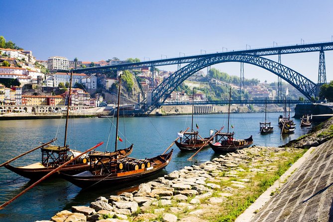 Porto Private Full Day Sightseeing Tour from Lisbon - Sao Bento Railway Station: a fast but iconic start