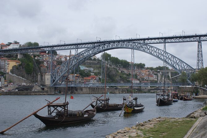 Porto Private Full Day Sightseeing Tour from Lisbon - Livraria Lello: short visit, extra budget