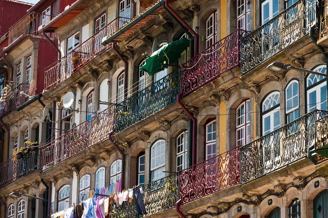 Porto Private Tour from Lisbon with Douro Cruise and Wine Tasting - São Bento Railway Station Tiles: Portuguese Storytelling at Eye Level