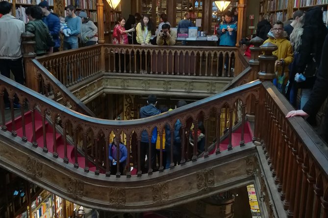 Premium Porto Private Day Trip from Lisbon with Local Guide - Rua de Santa Catarina: the easy stroll and shopping street pass