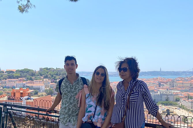 Private 1H30 Tuk Tuk Tour in Lisbon City - The viewpoint plan: Portas do Sol and Senhora do Monte