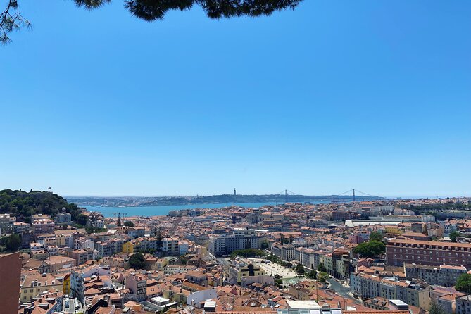 Private 1H30 Tuk Tuk Tour in Lisbon City - Churches, azulejos, and the National Pantheon stops