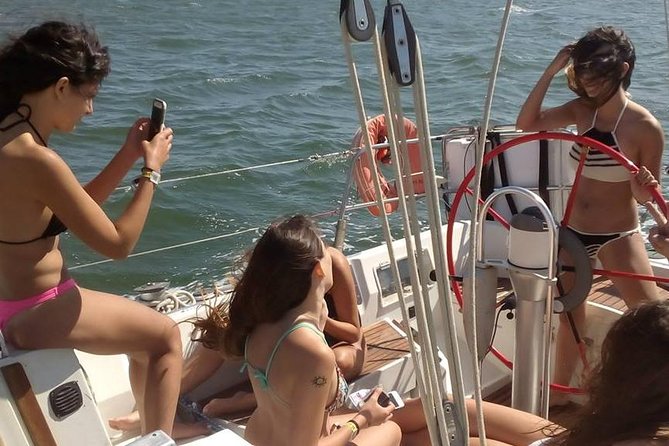 PRIVATE BOAT TOUR Lisbon - Why a 2-hour private cruise works so well in Lisbon