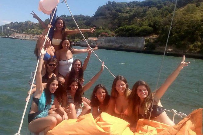 PRIVATE BOAT TOUR Lisbon - The twelve-guest limit is the whole point