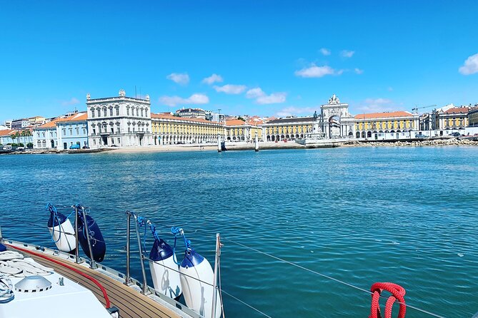 PRIVATE BOAT TOUR Lisbon - Palácio Nacional da Ajuda: the “quiet grandeur” moment