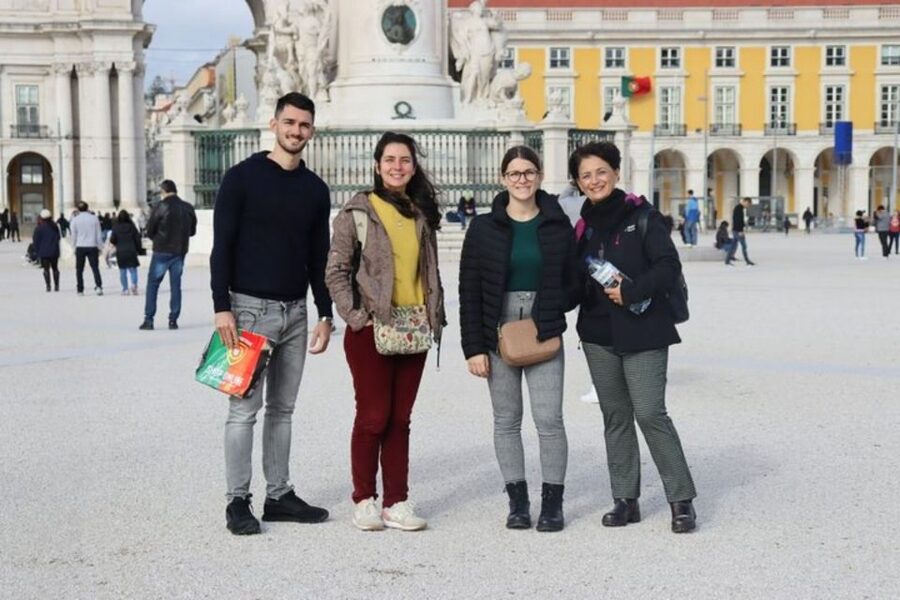 Private Custom Tour with a Local Guide Lisbon - Why a private Lisbon walk works better than going solo