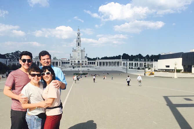 Private Day Tour With Guide to Fatima, Batalha, Nazaré and Obidos - Fatima and Valinhos: start with meaning, not just photos