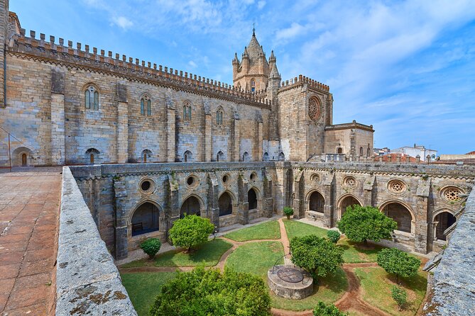 Private Full-Day Historical Tour of Medieval Évora - Lisbon pickup to Évora: the ride part matters