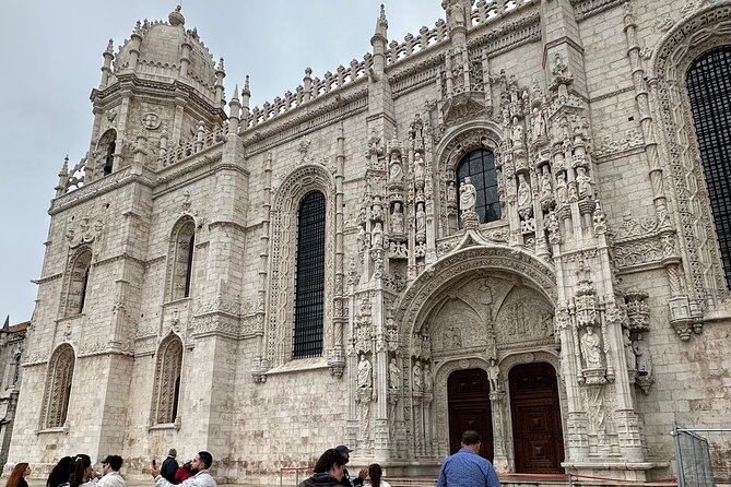 Private guided tour Lisbon highlights and hidden gems - A half-day plan that does not grind your legs