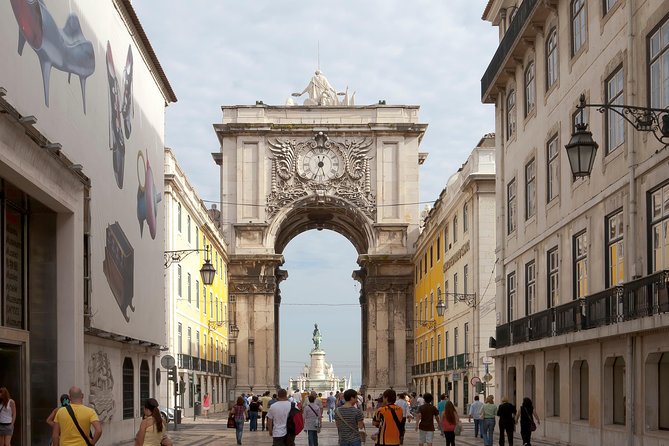 Private guided tour to 7 Colinas and Belém in an electric Tuk Tuk with 4.5 hours. - Eduardo VII Park and the 25th April Revolution viewpoint stop