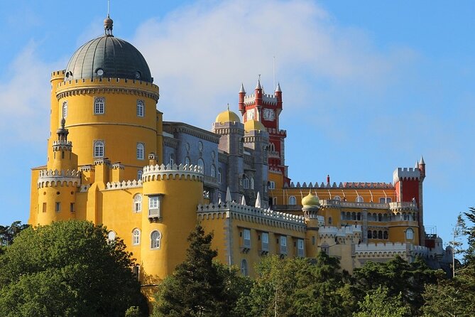 Private Half Day - The Majestic Pena Palace & Sintra - From Lisbon pickup to Sintra, with comfort and WiFi